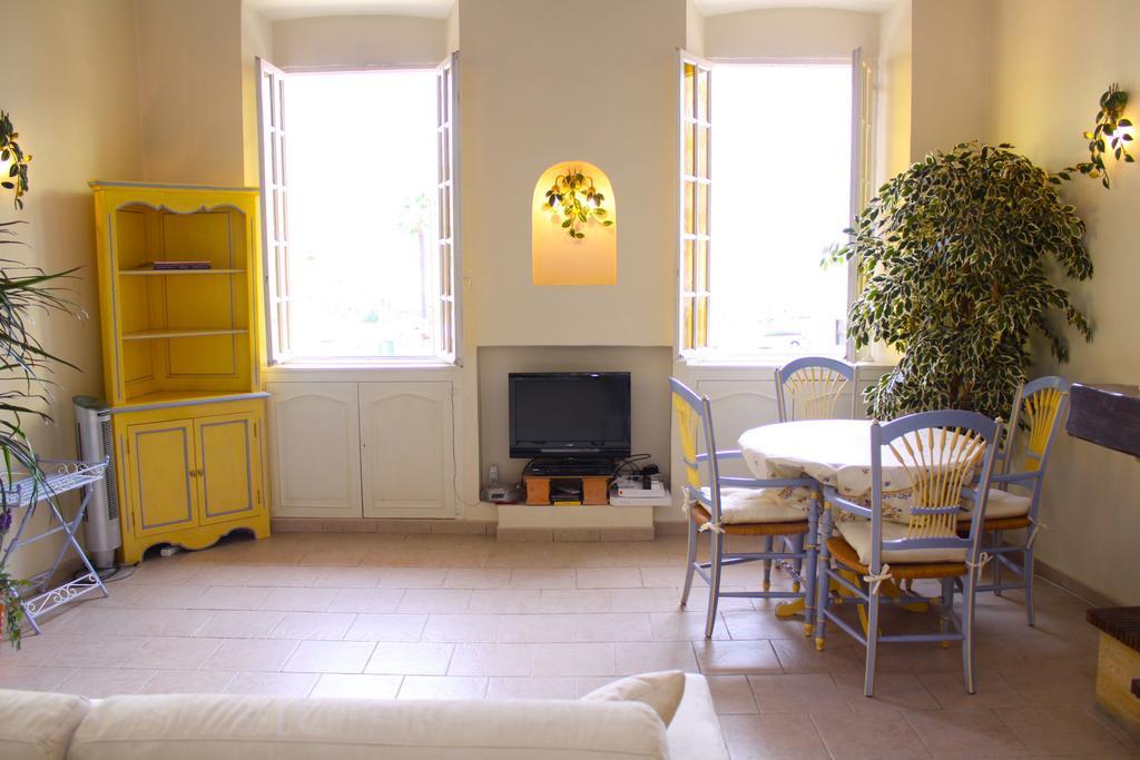 Charming Port View Studio: Steps from Palais, Cannes Exterior photo