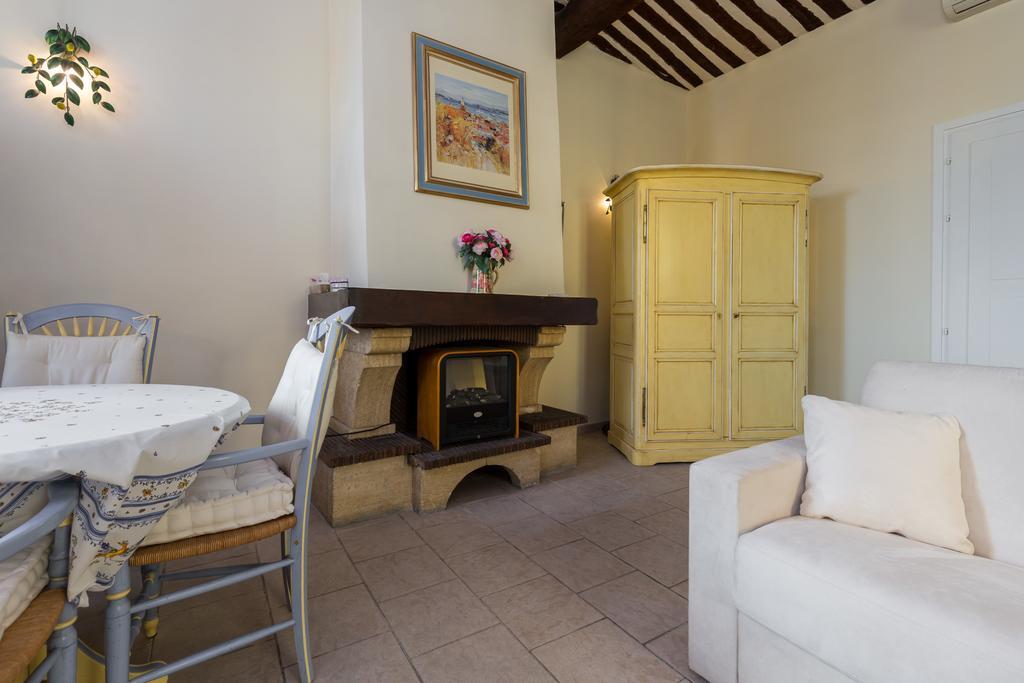 Charming Port View Studio: Steps from Palais, Cannes Exterior photo
