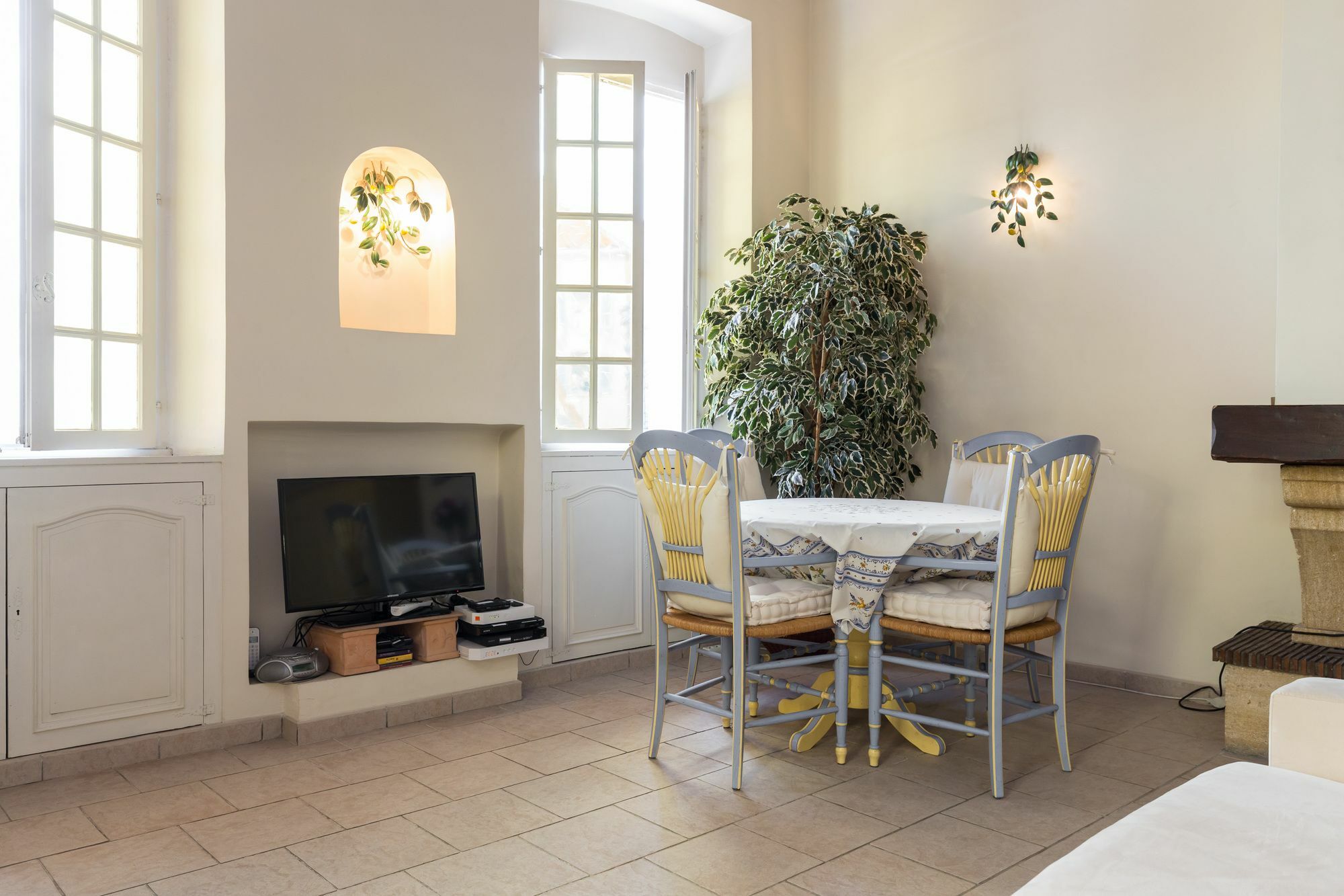 Charming Port View Studio: Steps from Palais, Cannes Exterior photo