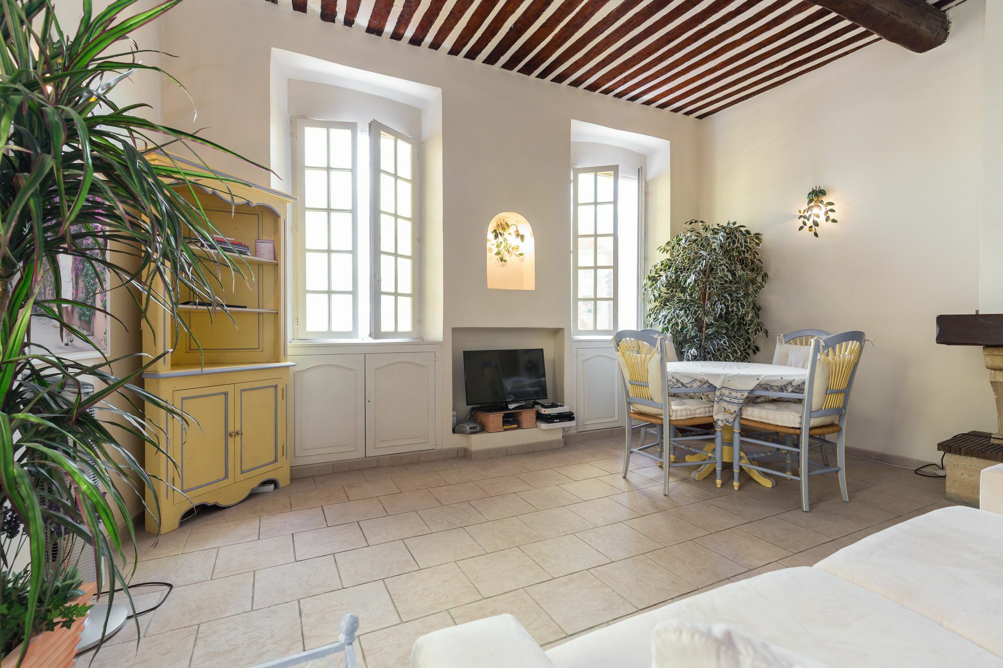 Charming Port View Studio: Steps from Palais, Cannes Exterior photo